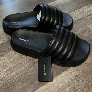 NWT Forever 21 Black 90s Style Slides